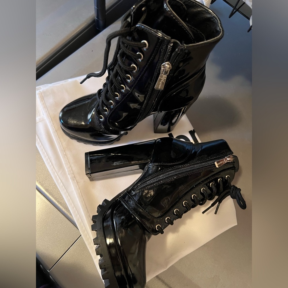 😍🥰NEW Nasty Gal Black Patent Leather Lace-Up platformSCHOOLgirl Boots
SZ 6  UK37